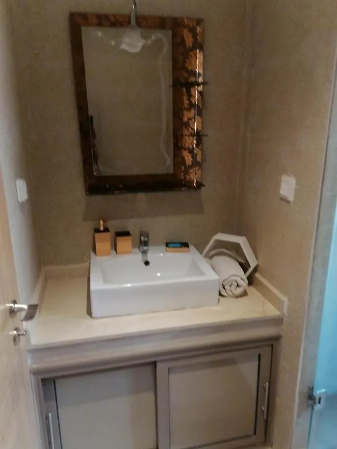 Un Appartement Avec Piscine A Marrakech Marrakesh